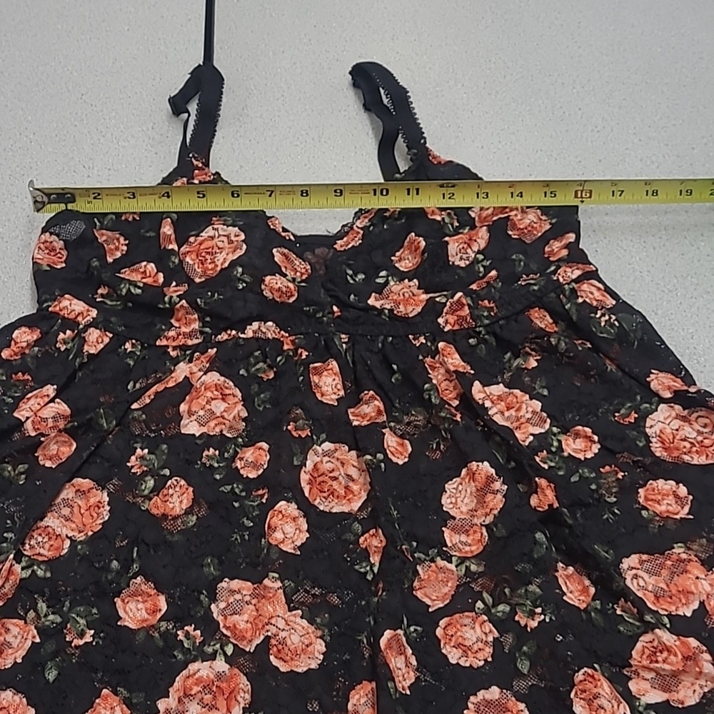 Torrid Floral Black and Orange Lace Top Size 2 (2X) - Picture 3 of 6